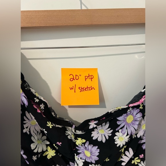 Floral Off-Shoulder Crop Top - Picture 7 of 7